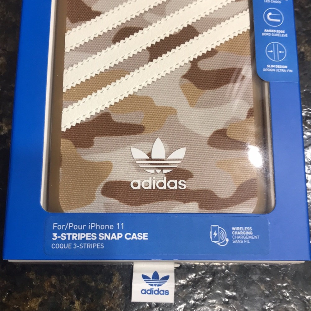 Adidas iPhone 11 Three Stripes Camo Snap Case NEW - Picture 2 of 10